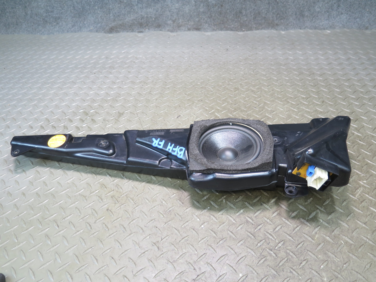 97-03 BMW E39 540i Set of 2  Front Right & Left Door TOP Hifi Speaker Box OEM