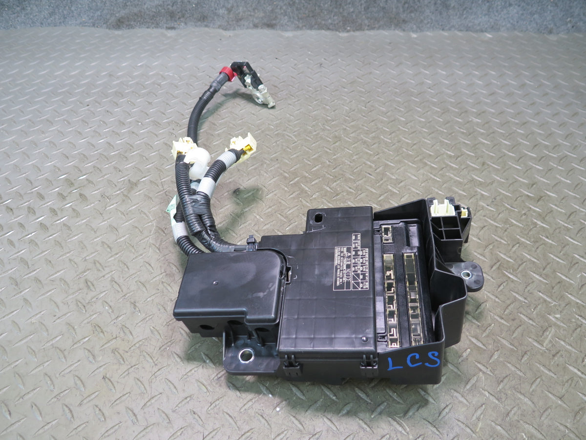 10-12 Lexus UVF46L LS600h Hybrid Junction Fuse Box w Positive Battery Cable OEM