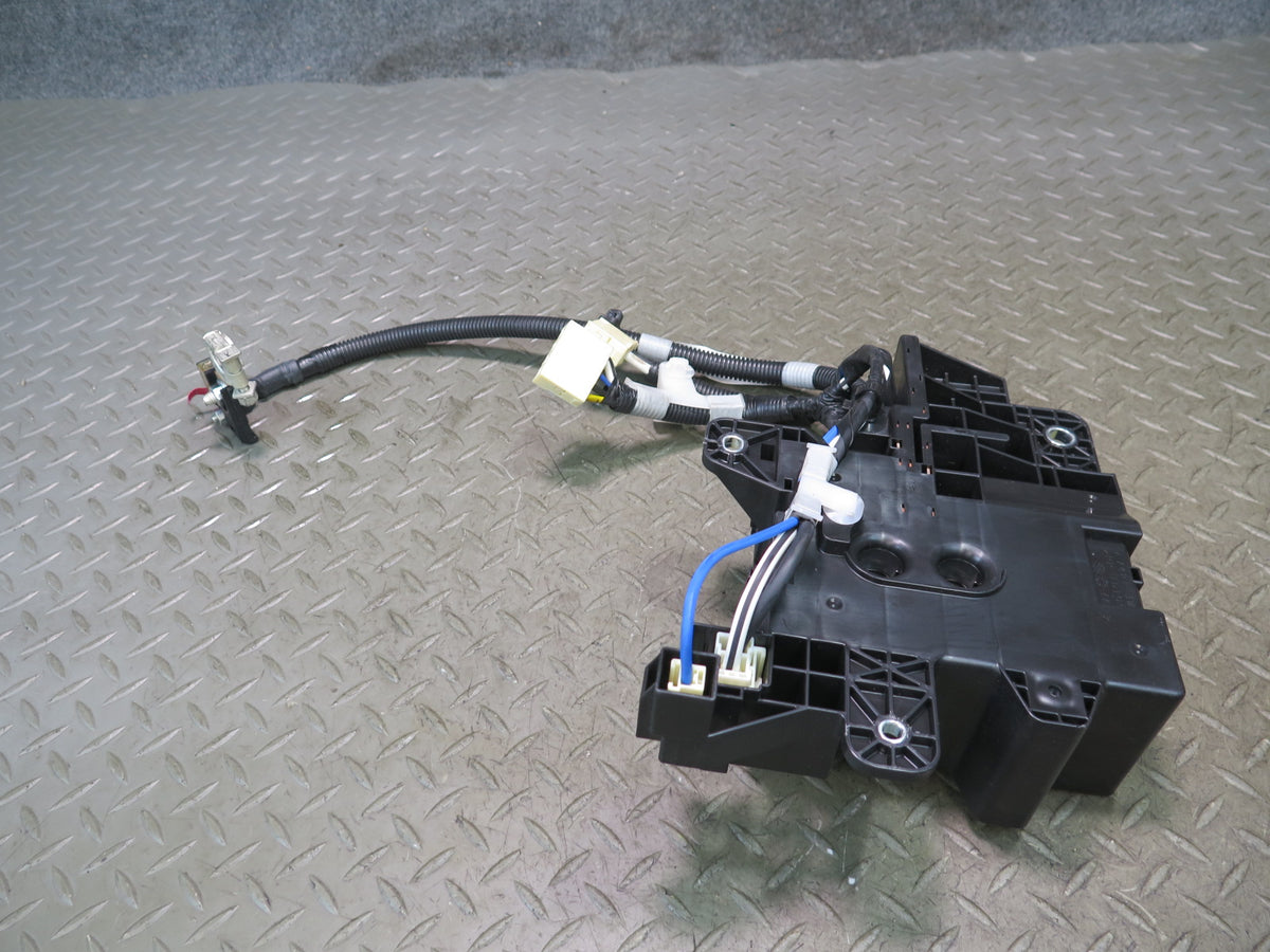 10-12 Lexus UVF46L LS600h Hybrid Junction Fuse Box w Positive Battery Cable OEM