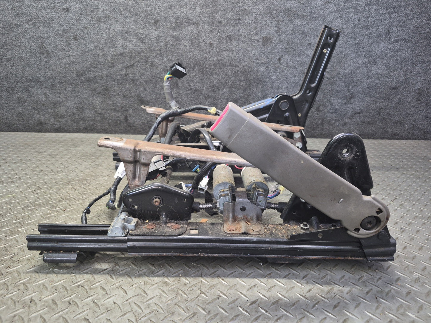 2003-2007 Hummer H2 Front Right Side Seat Lower Frame Track Rail W/ Motors