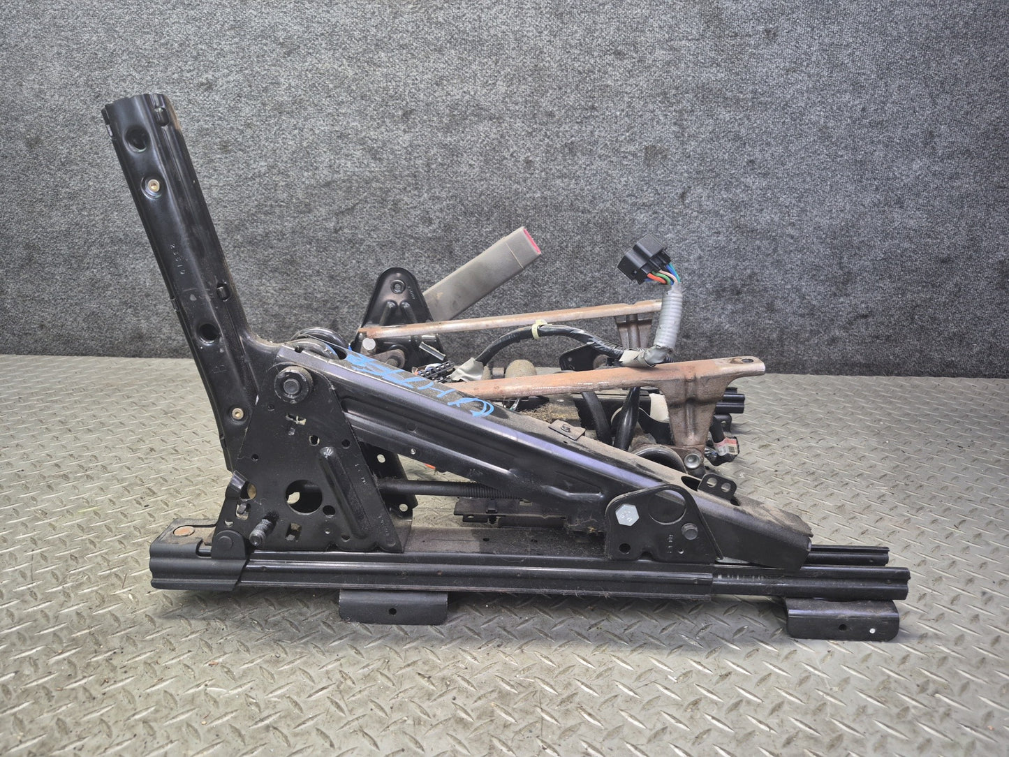 2003-2007 Hummer H2 Front Right Side Seat Lower Frame Track Rail W/ Motors