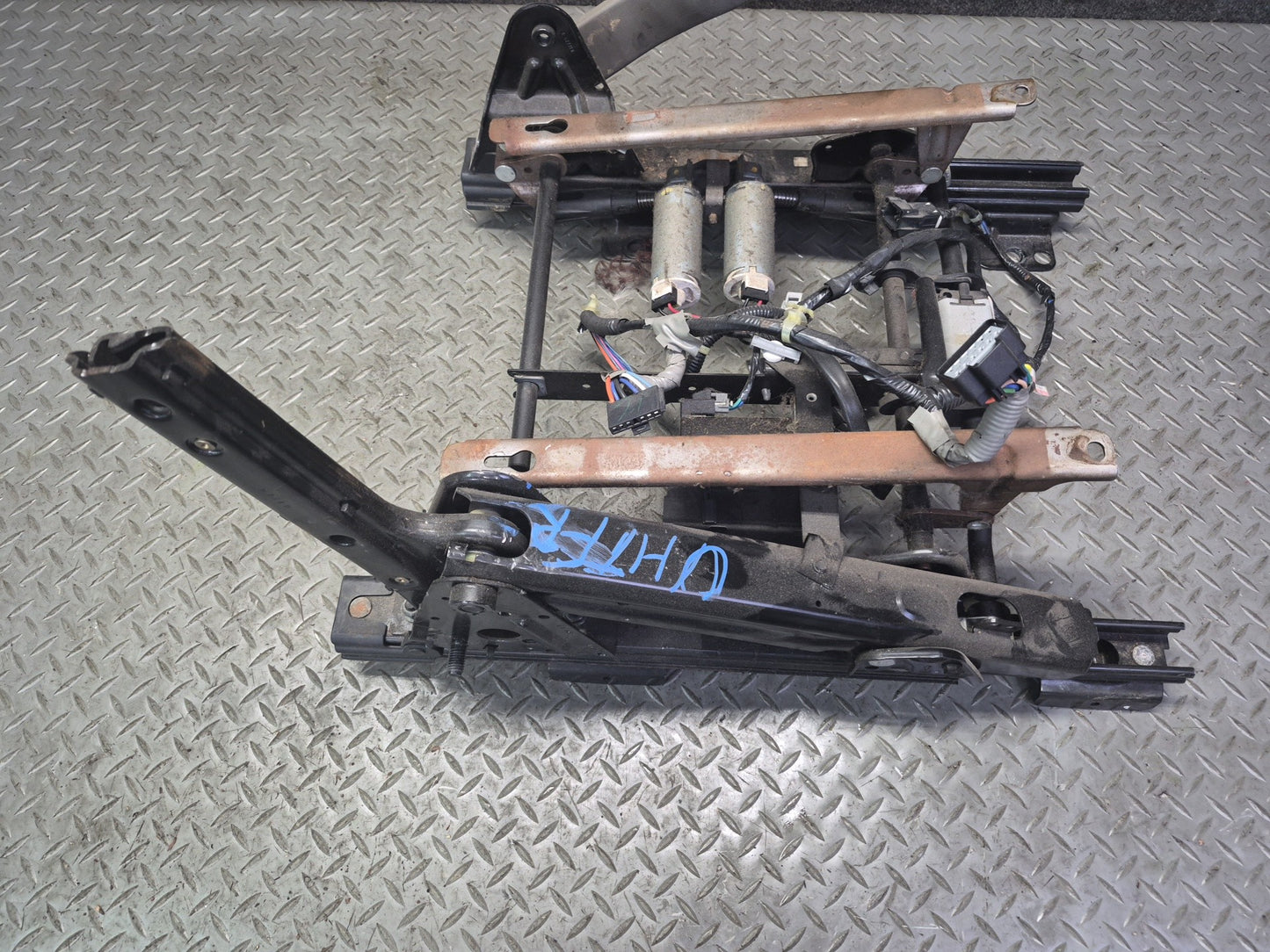 2003-2007 Hummer H2 Front Right Side Seat Lower Frame Track Rail W/ Motors