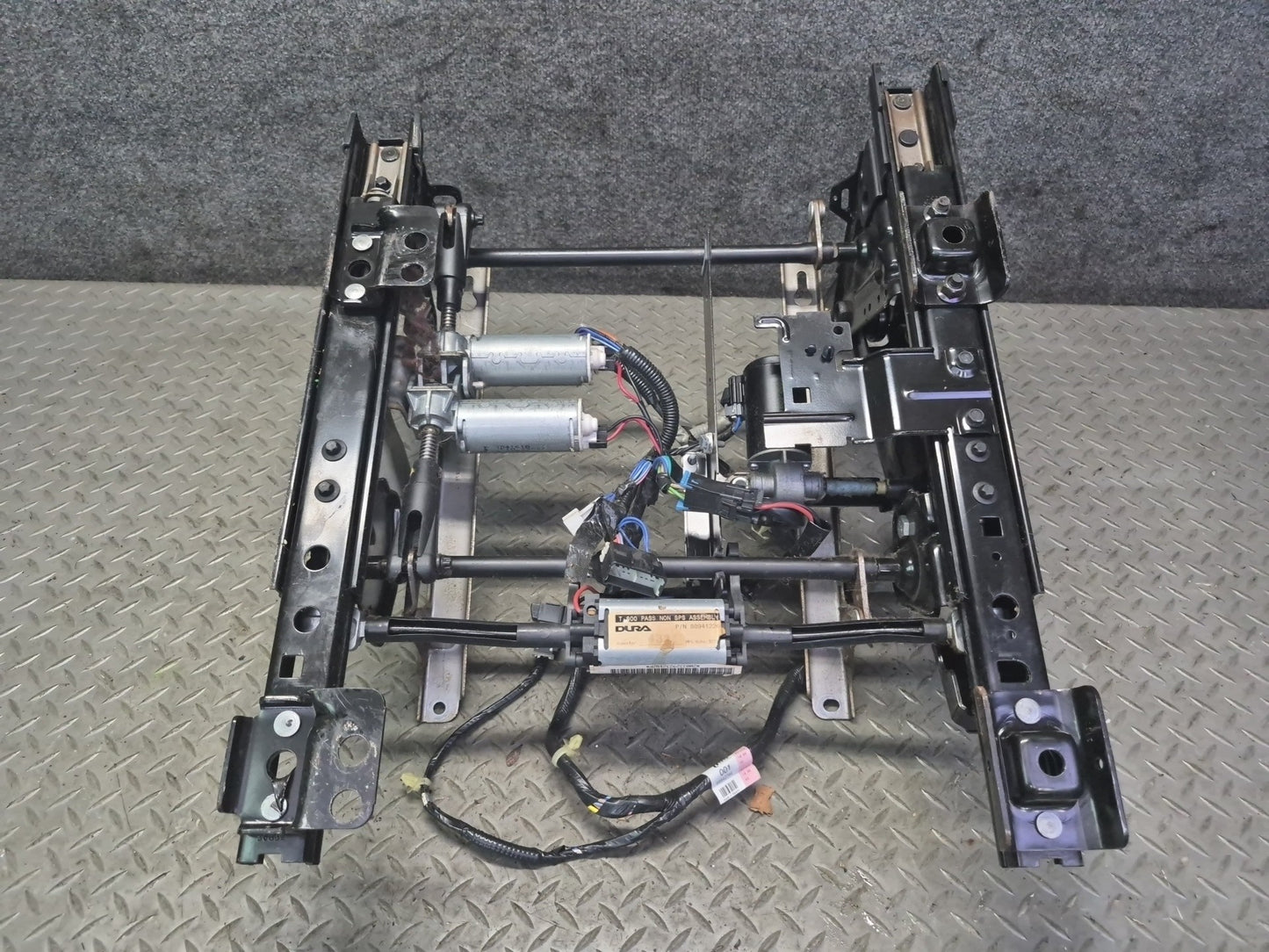 2003-2007 Hummer H2 Front Right Side Seat Lower Frame Track Rail W/ Motors