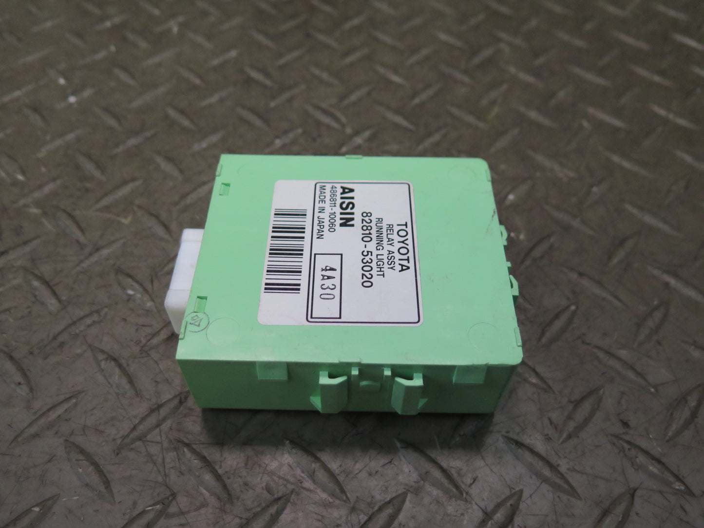 01-05 Lexus JCE10L IS300 Running Light Relay Module 82810-53020 OEM