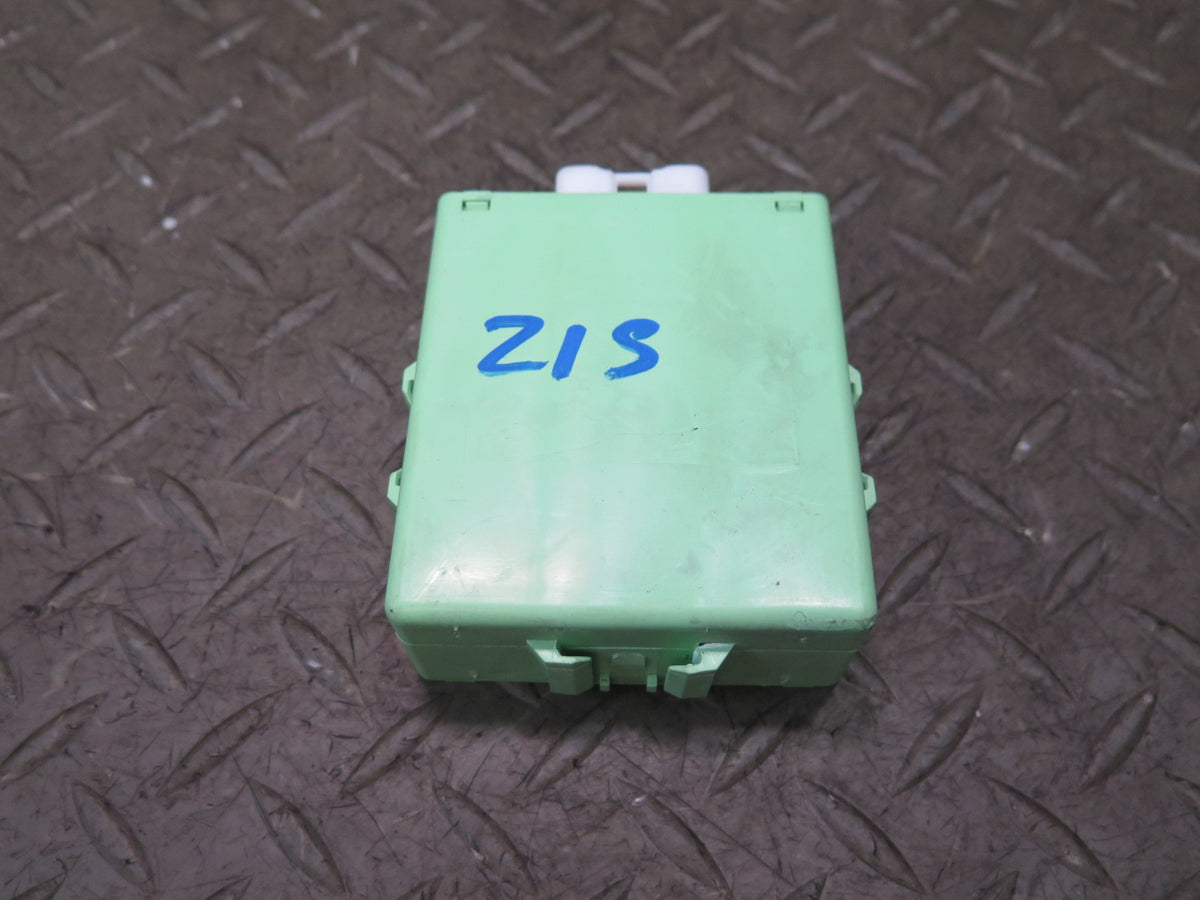 01-05 Lexus JCE10L IS300 Running Light Relay Module 82810-53020 OEM
