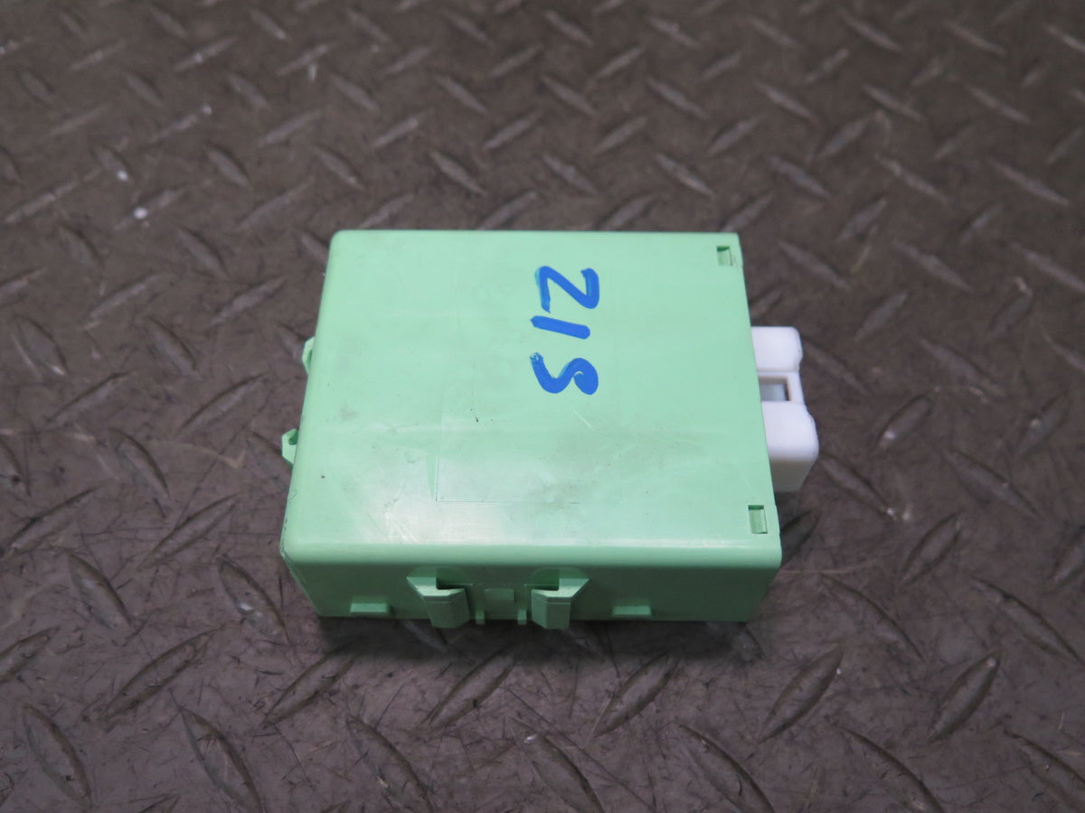 01-05 Lexus JCE10L IS300 Running Light Relay Module 82810-53020 OEM