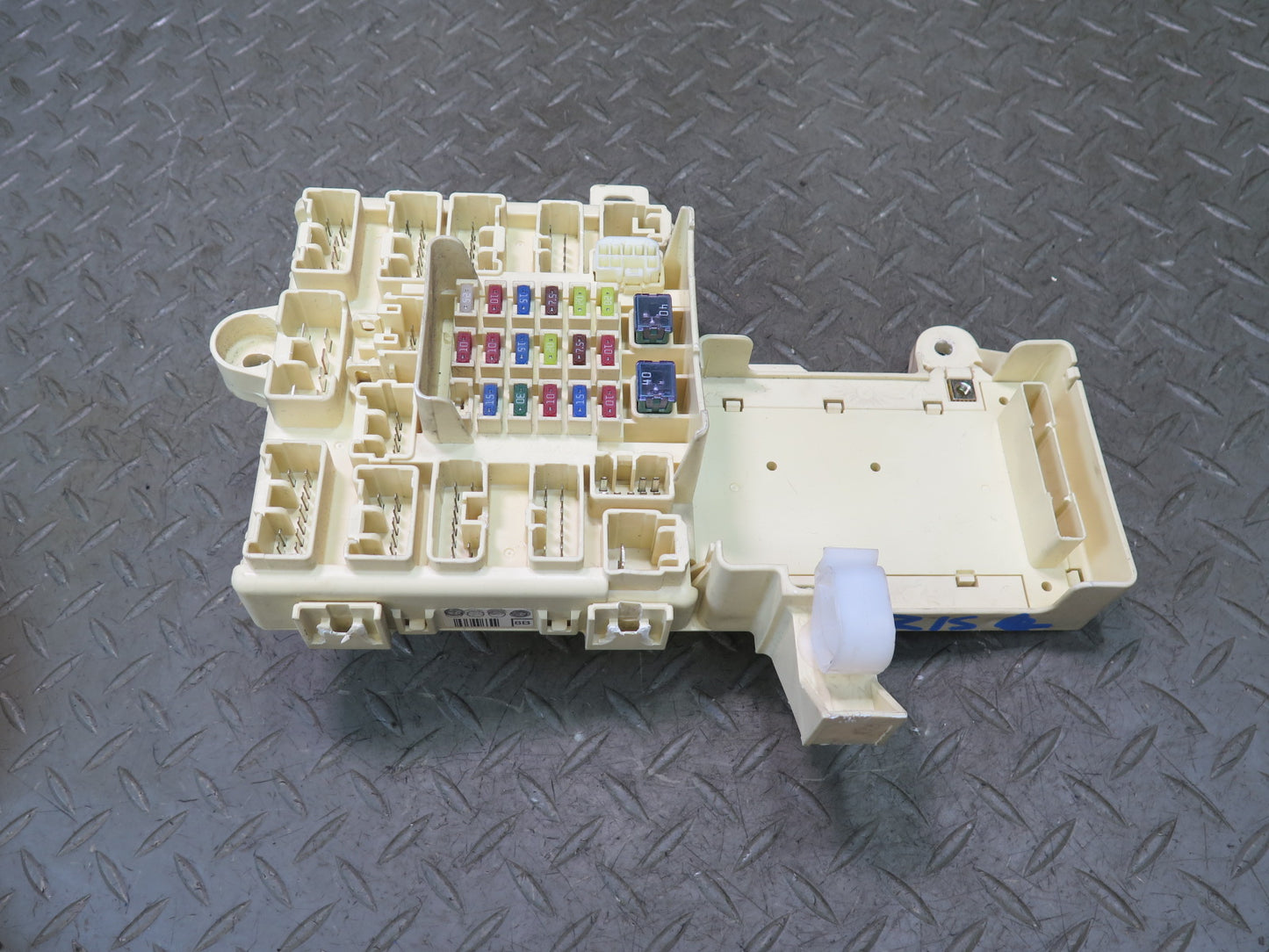 01-05 Lexus JCE10L IS300 Left Fuse Relay Box Module OEM