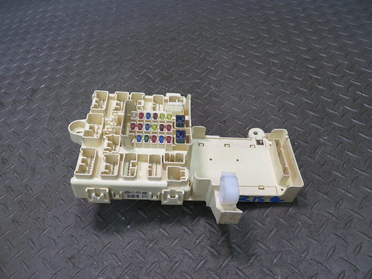 01-05 Lexus JCE10L IS300 Left Fuse Relay Box Module OEM
