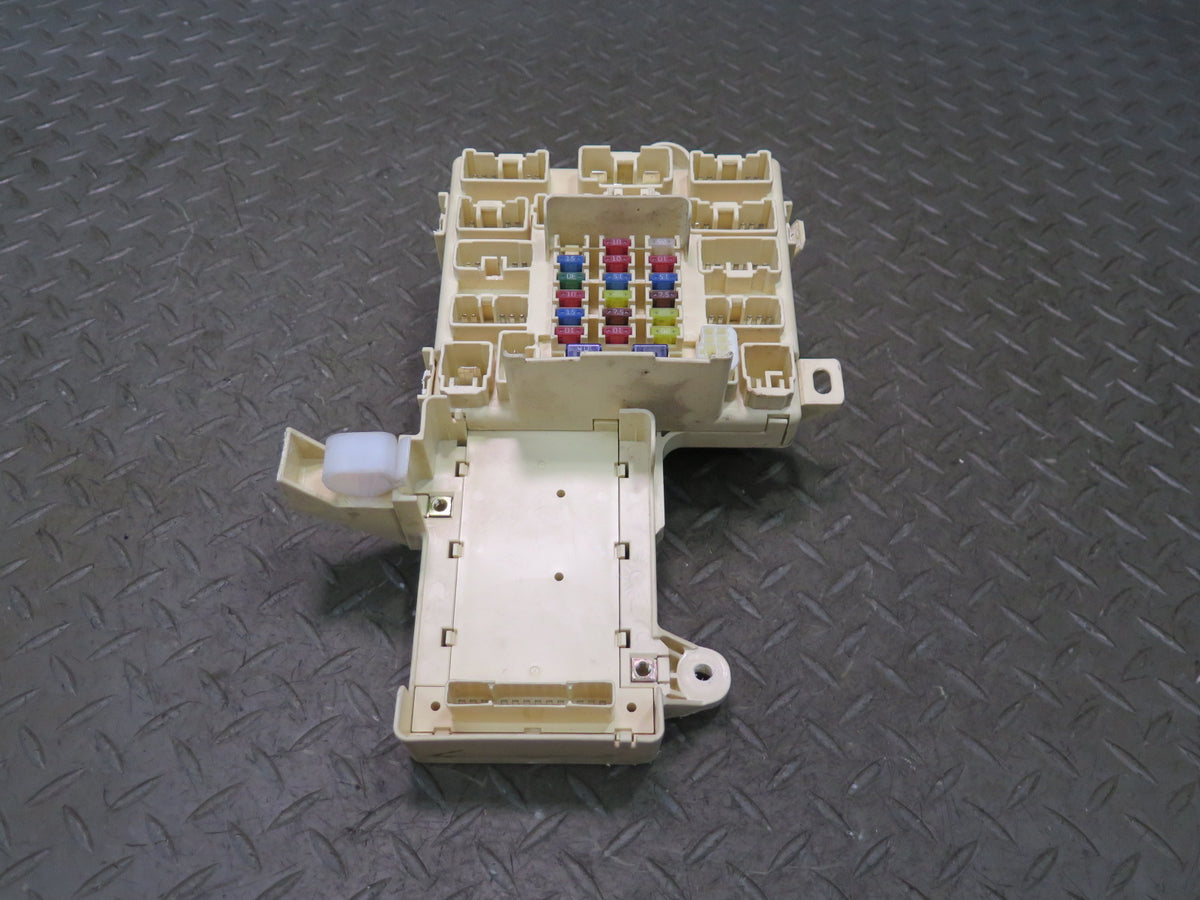 01-05 Lexus JCE10L IS300 Left Fuse Relay Box Module OEM