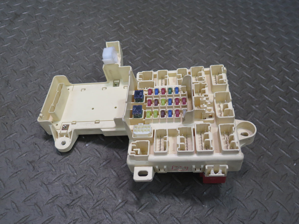 01-05 Lexus JCE10L IS300 Left Fuse Relay Box Module OEM