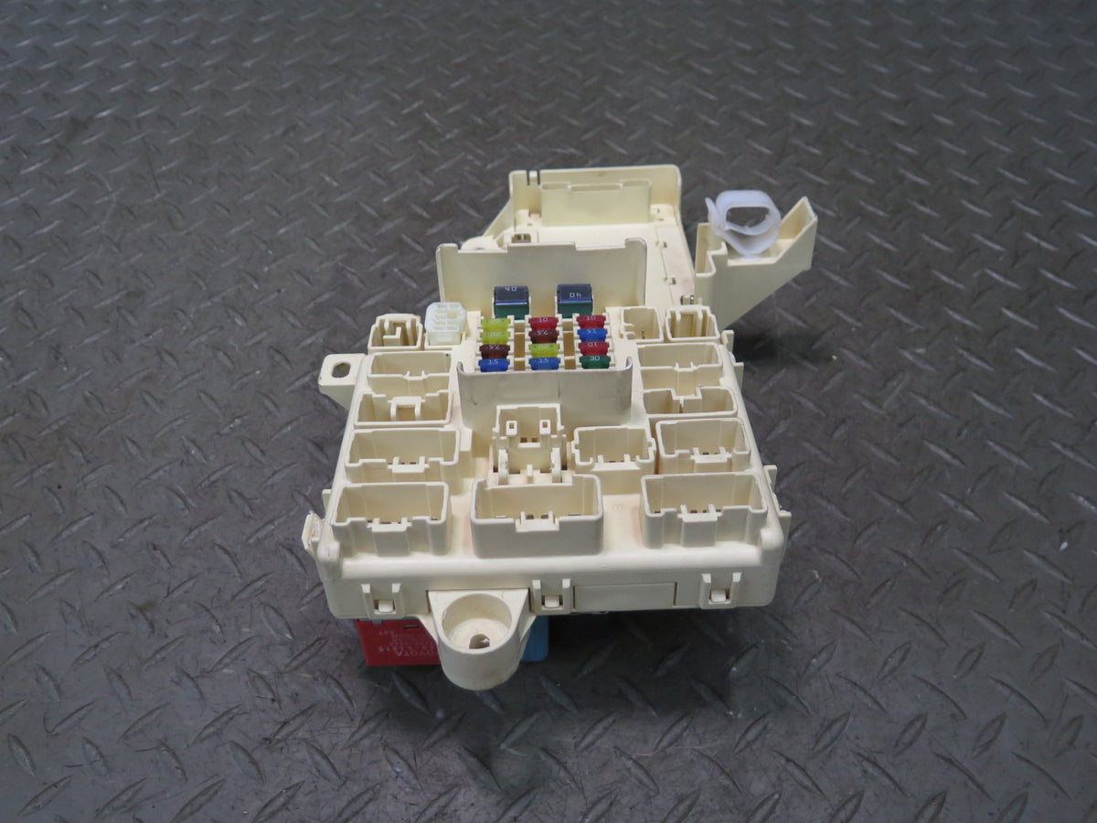 01-05 Lexus JCE10L IS300 Left Fuse Relay Box Module OEM