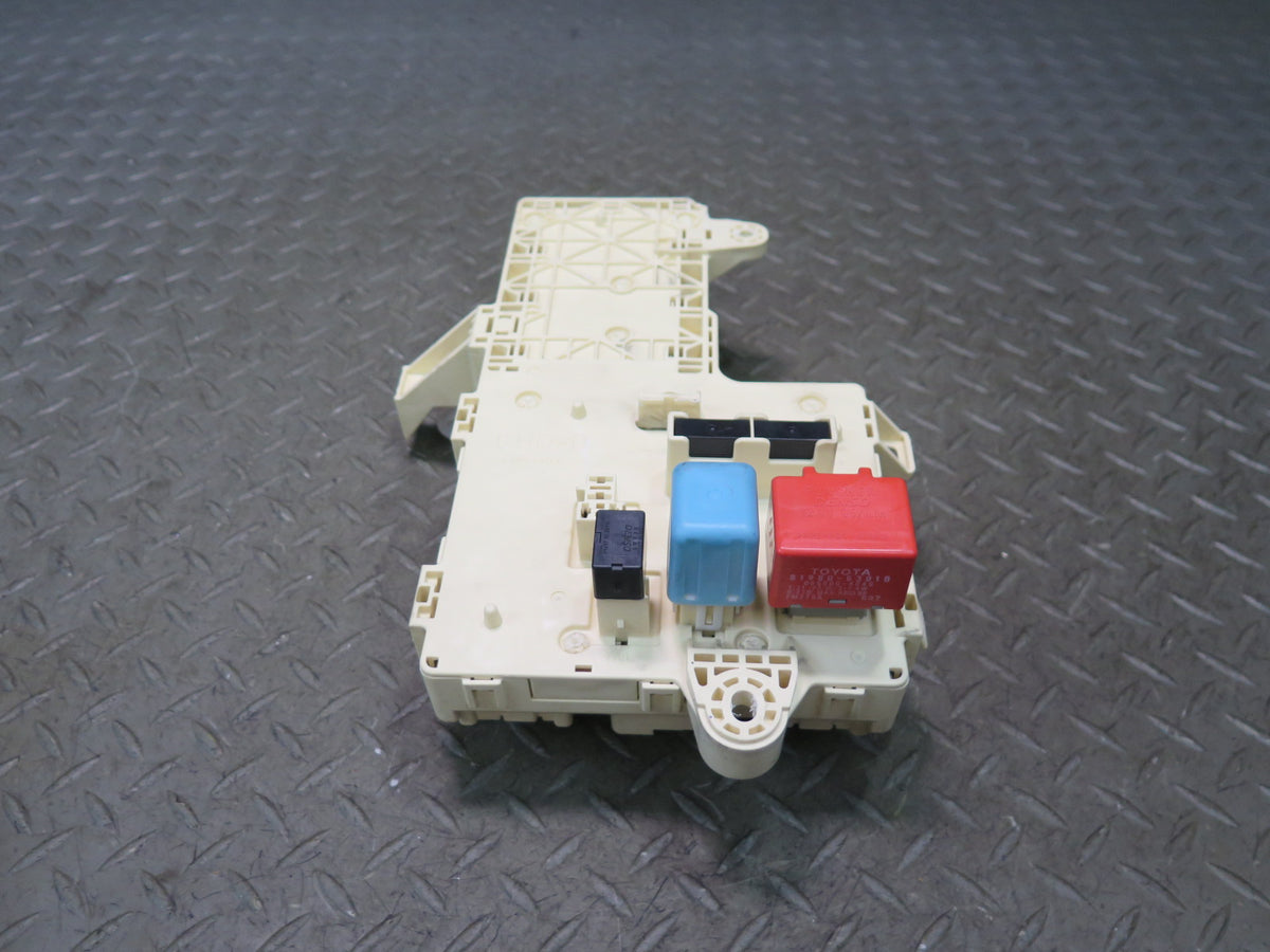 01-05 Lexus JCE10L IS300 Left Fuse Relay Box Module OEM