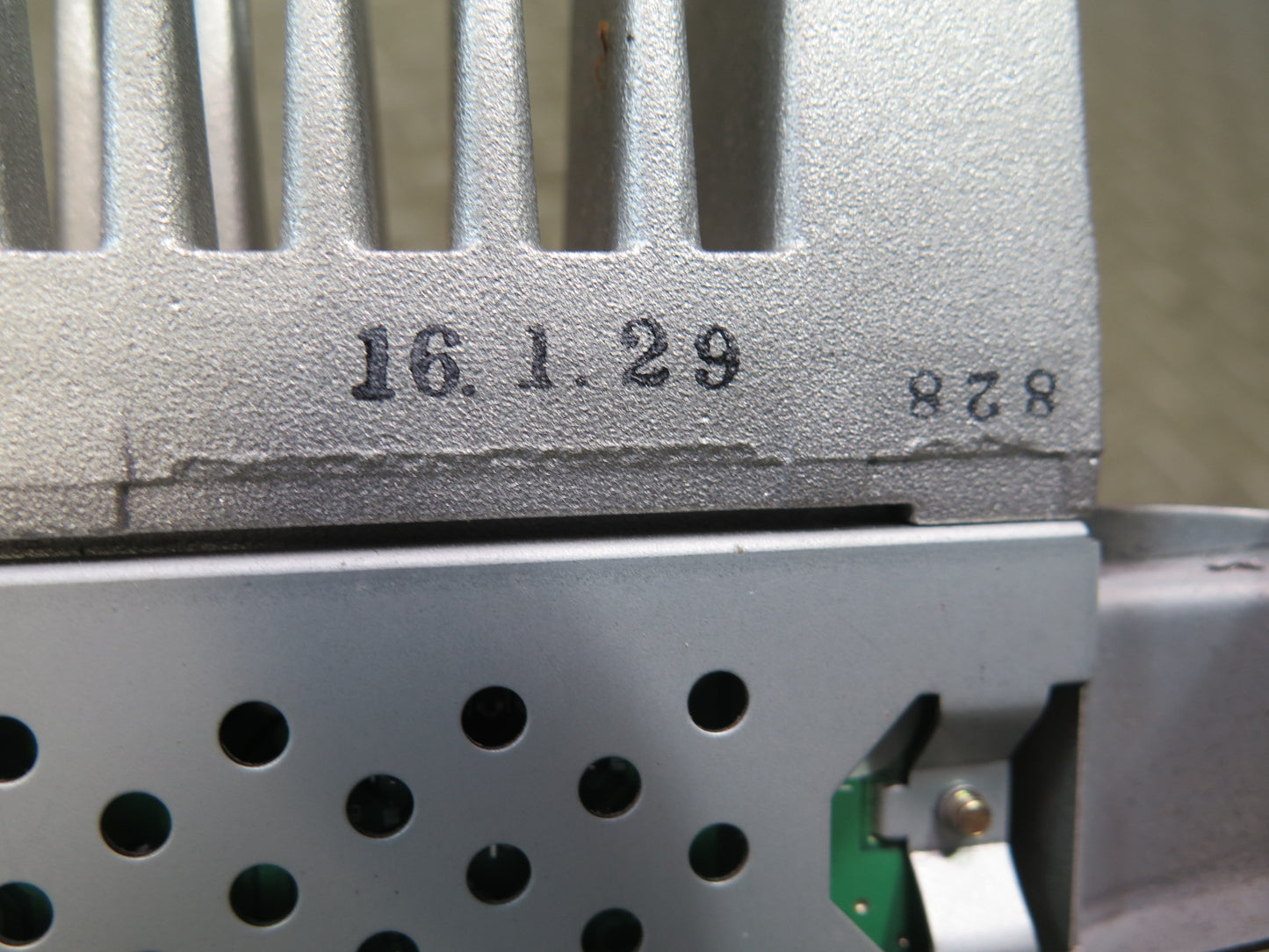 01-05 Lexus JCE10L IS300 Radio Audio Amplifier AMP 86280-53050 OEM