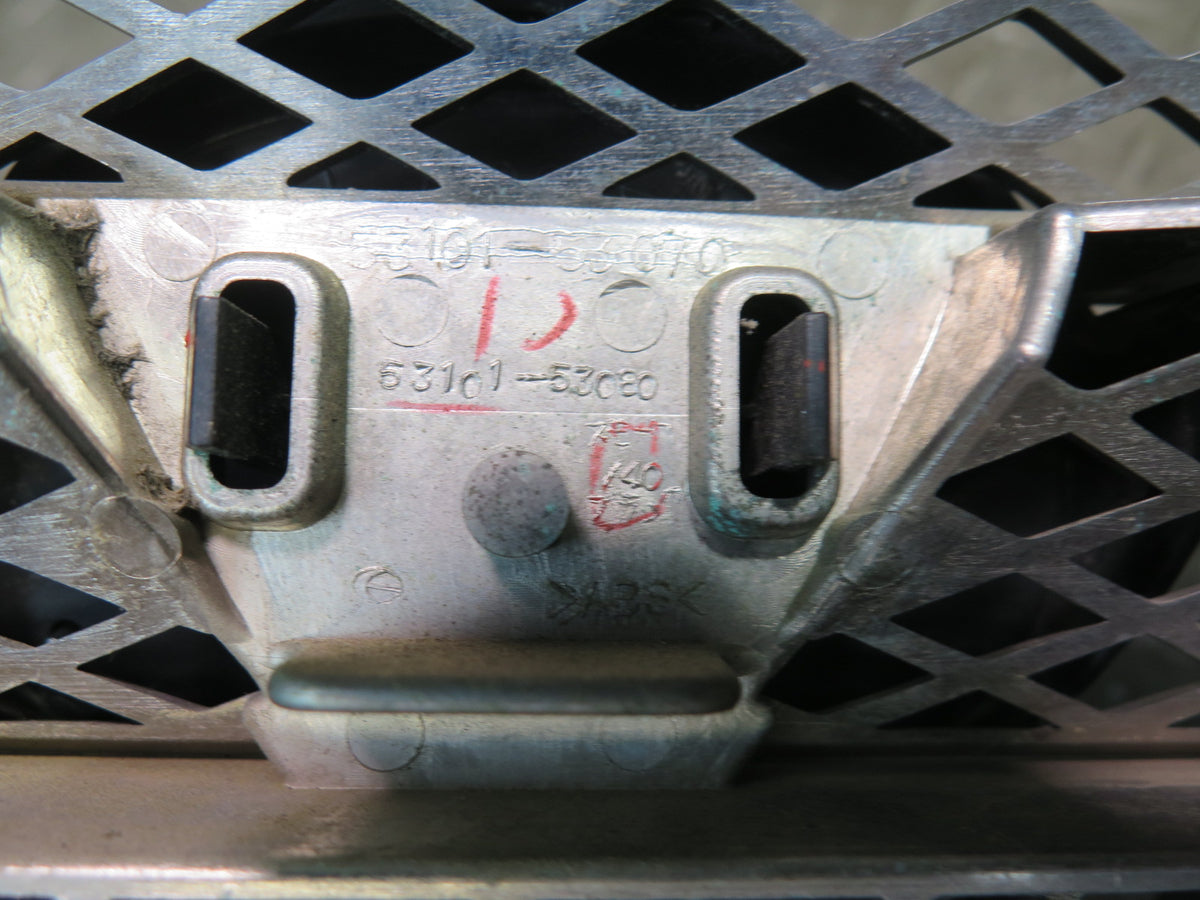02-05 Lexus JCE10L IS300 Sedan Front Grille w Emblem 53101-53070 OEM
