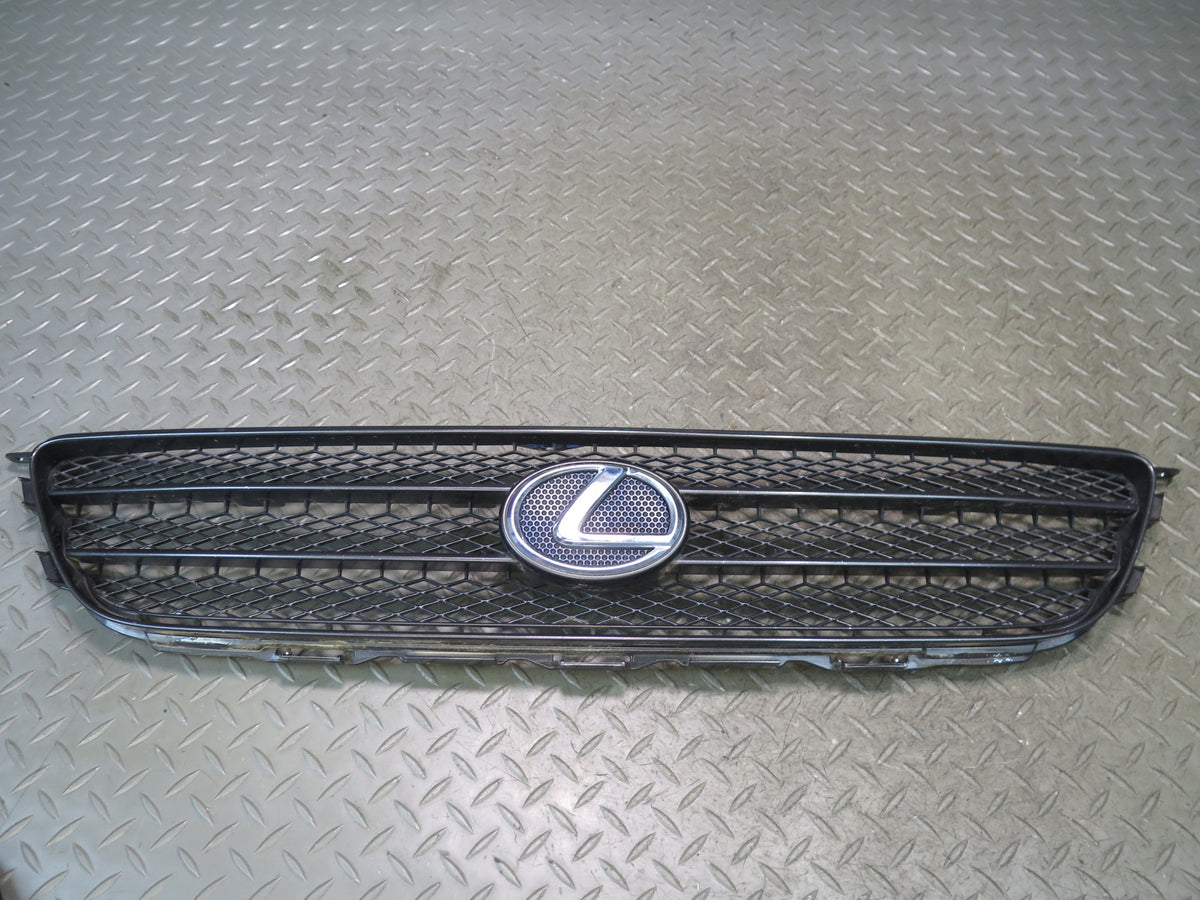02-05 Lexus JCE10L IS300 Sedan Front Grille w Emblem 53101-53070 OEM
