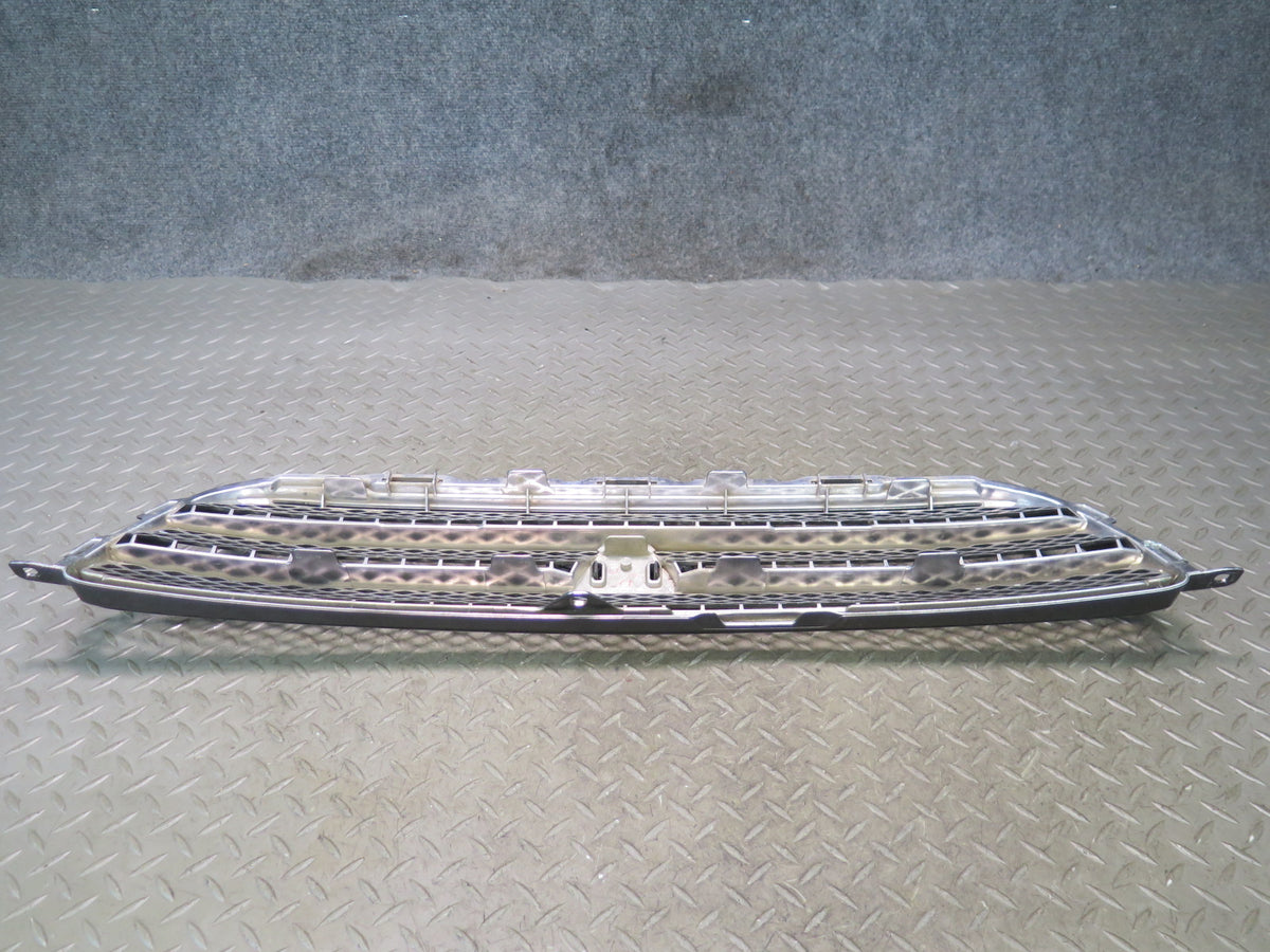 02-05 Lexus JCE10L IS300 Sedan Front Grille w Emblem 53101-53070 OEM