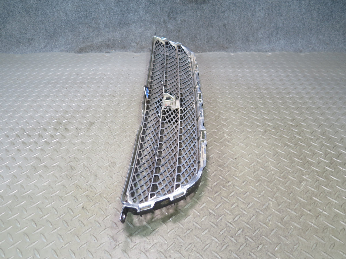 02-05 Lexus JCE10L IS300 Sedan Front Grille w Emblem 53101-53070 OEM
