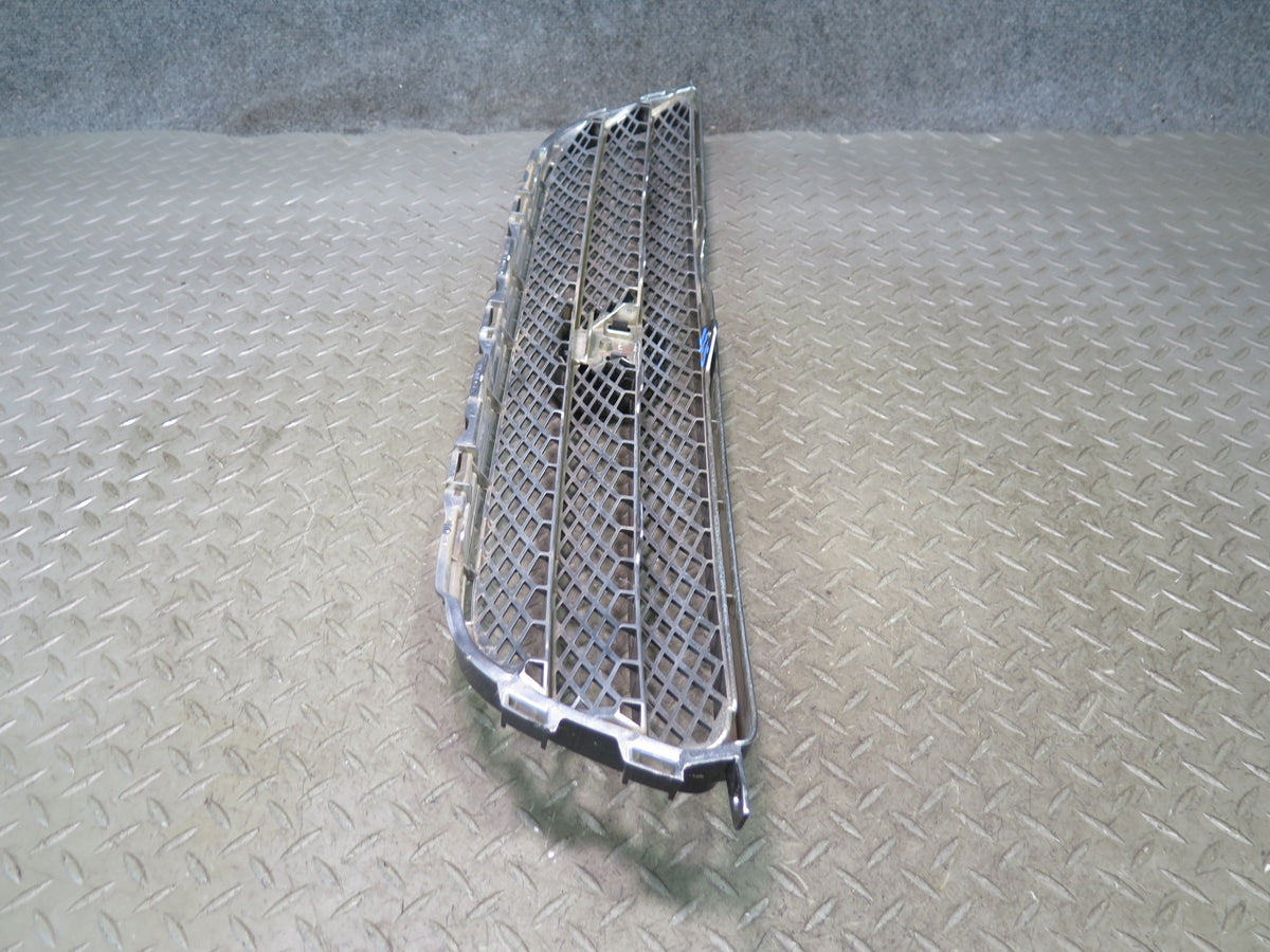 02-05 Lexus JCE10L IS300 Sedan Front Grille w Emblem 53101-53070 OEM