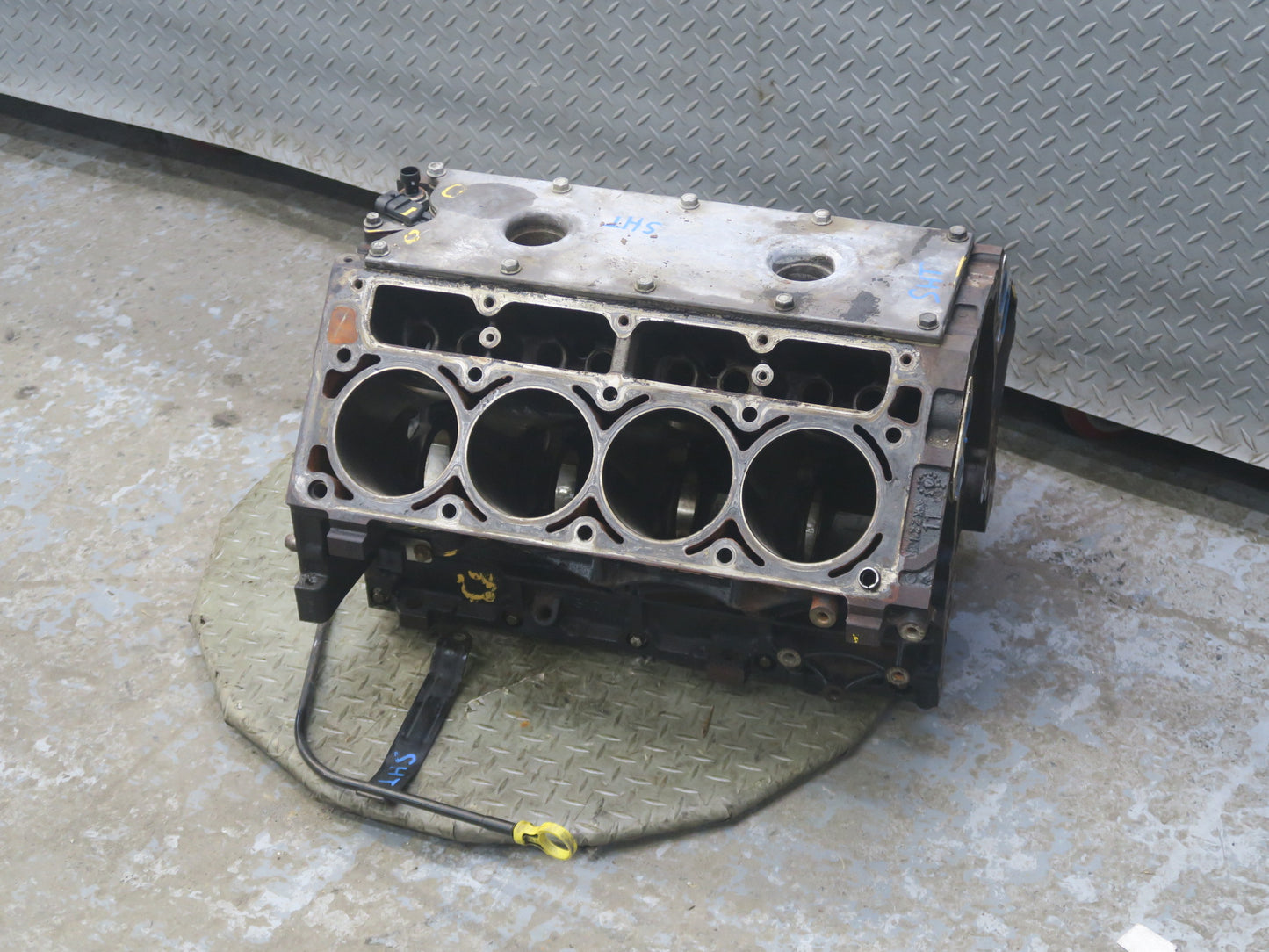 2003-2007 Hummer H2 6.0L LQ4 Engine Motor Block w Oil Stick