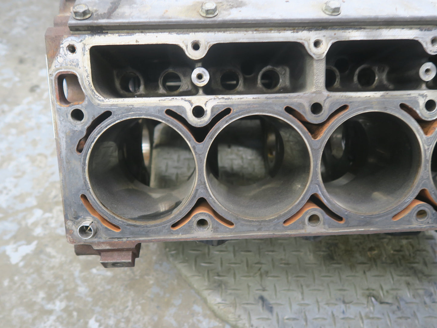 2003-2007 Hummer H2 6.0L LQ4 Engine Motor Block w Oil Stick