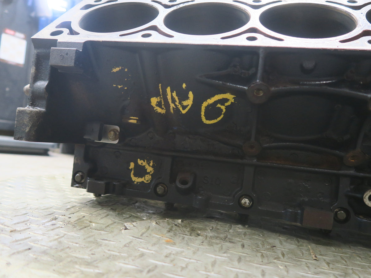 2003-2007 Hummer H2 6.0L LQ4 Engine Motor Block w Oil Stick