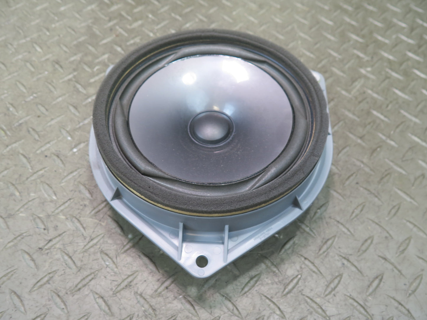 01-05 Lexus JCE10 IS300 Front Right or Left Door Speaker 86160-53140 OEM