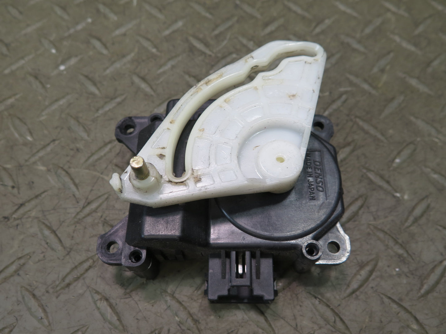 01-05 Lexus JCE10L IS300 Set of 3 A/C Heater Flap Door Actuator Motor OEM