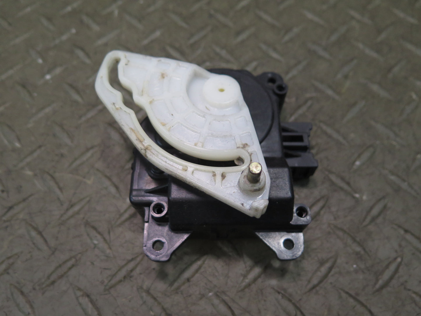 01-05 Lexus JCE10L IS300 Set of 3 A/C Heater Flap Door Actuator Motor OEM