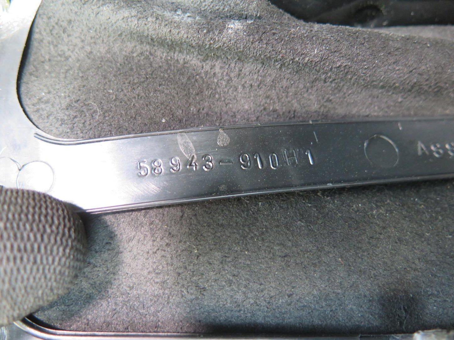 01-05 Lexus JCE10L IS300 Emergency Parking Hand Brake Handle w Boot OEM