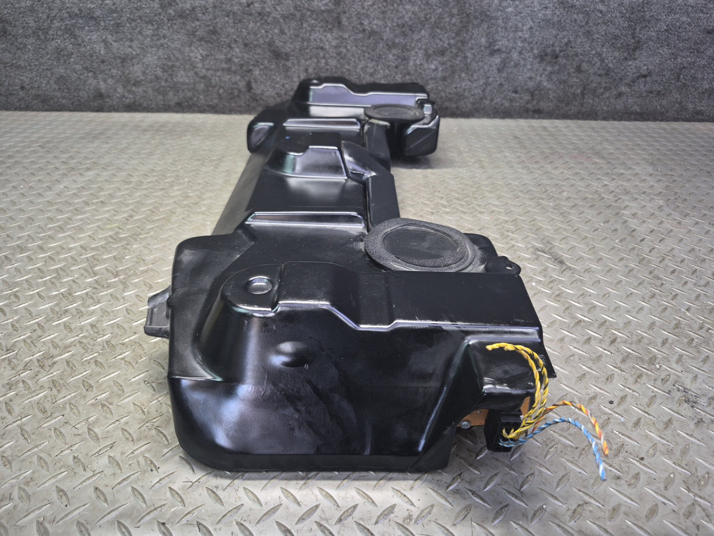 97-03 BMW E39 540i Sedan TOP Hifi Rear Shelf Subwoofer Speaker Box 8360789 OEM