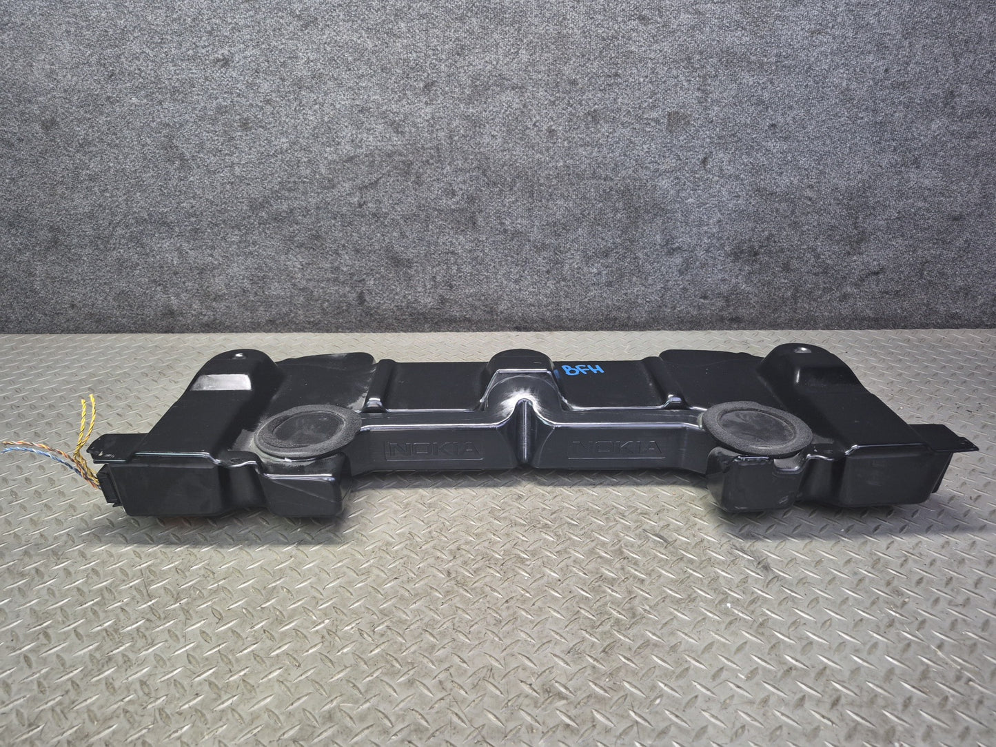 97-03 BMW E39 540i Sedan TOP Hifi Rear Shelf Subwoofer Speaker Box 8360789 OEM