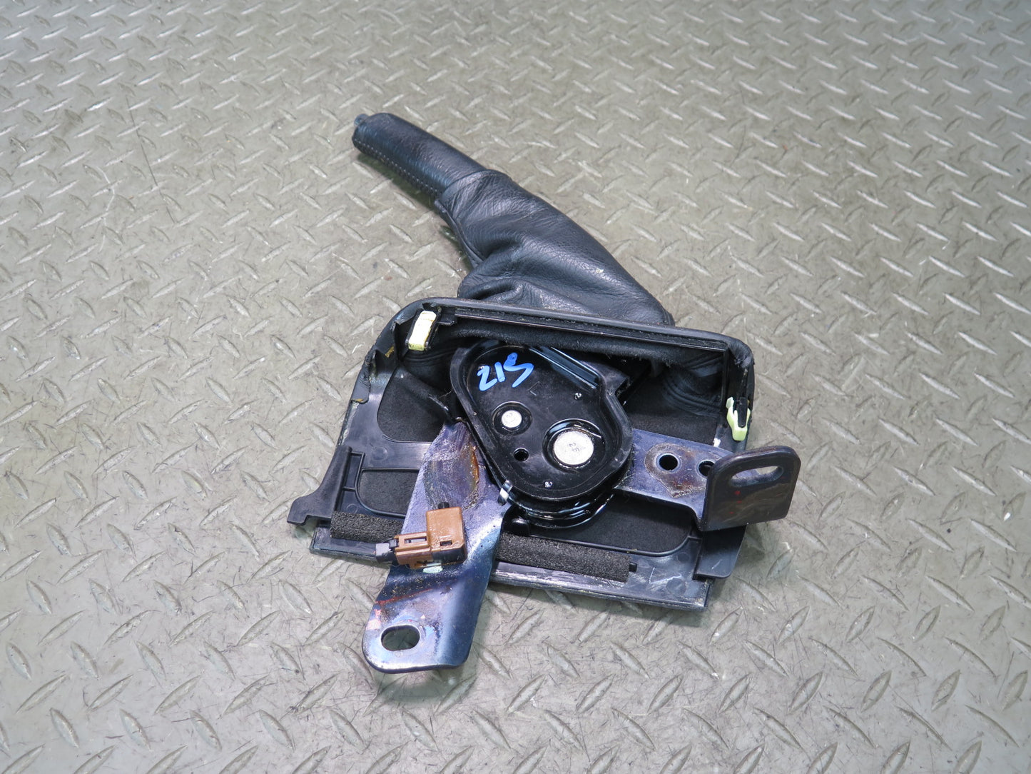 01-05 Lexus JCE10L IS300 Emergency Parking Hand Brake Handle w Boot OEM