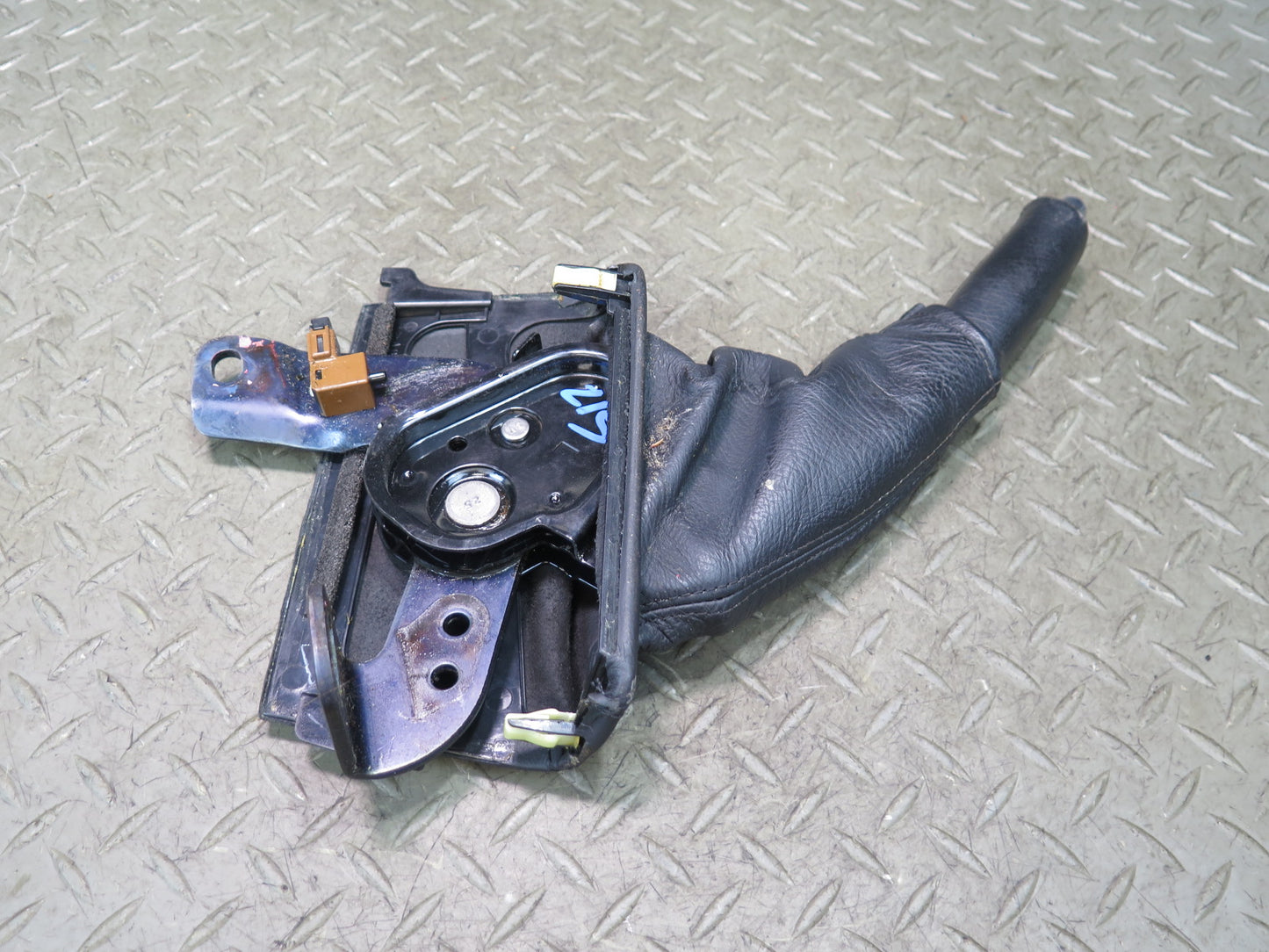 01-05 Lexus JCE10L IS300 Emergency Parking Hand Brake Handle w Boot OEM