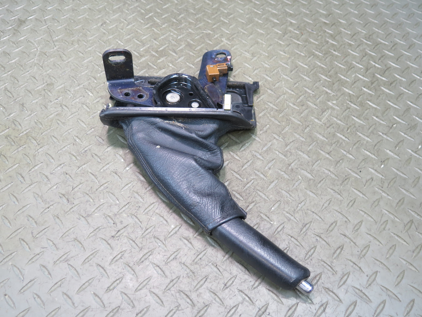 01-05 Lexus JCE10L IS300 Emergency Parking Hand Brake Handle w Boot OEM