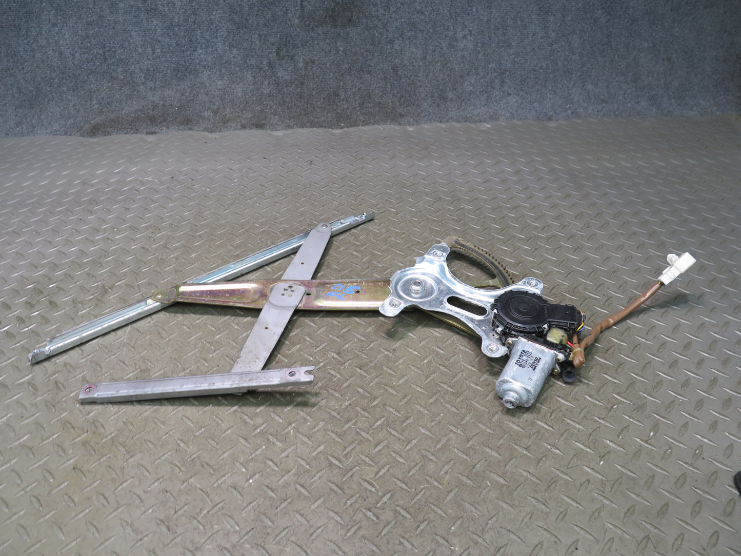 01-05 Lexus JCE10L IS300 Front Left Door Window Regulator w Motor OEM