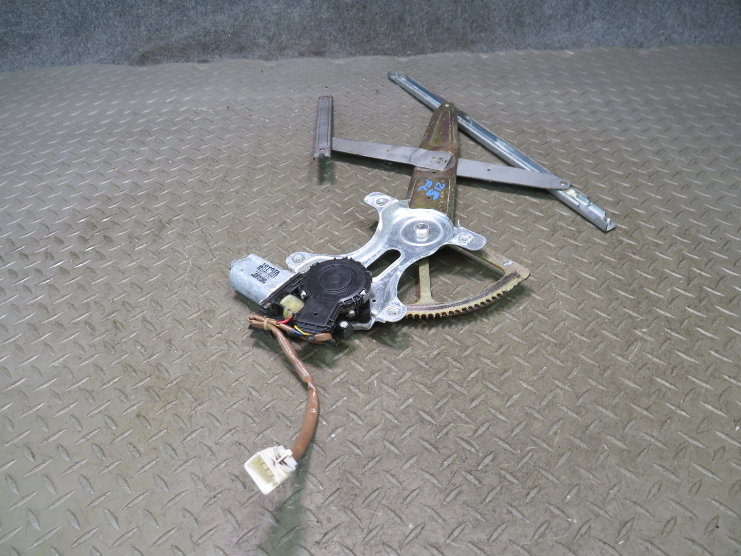 01-05 Lexus JCE10L IS300 Front Left Door Window Regulator w Motor OEM