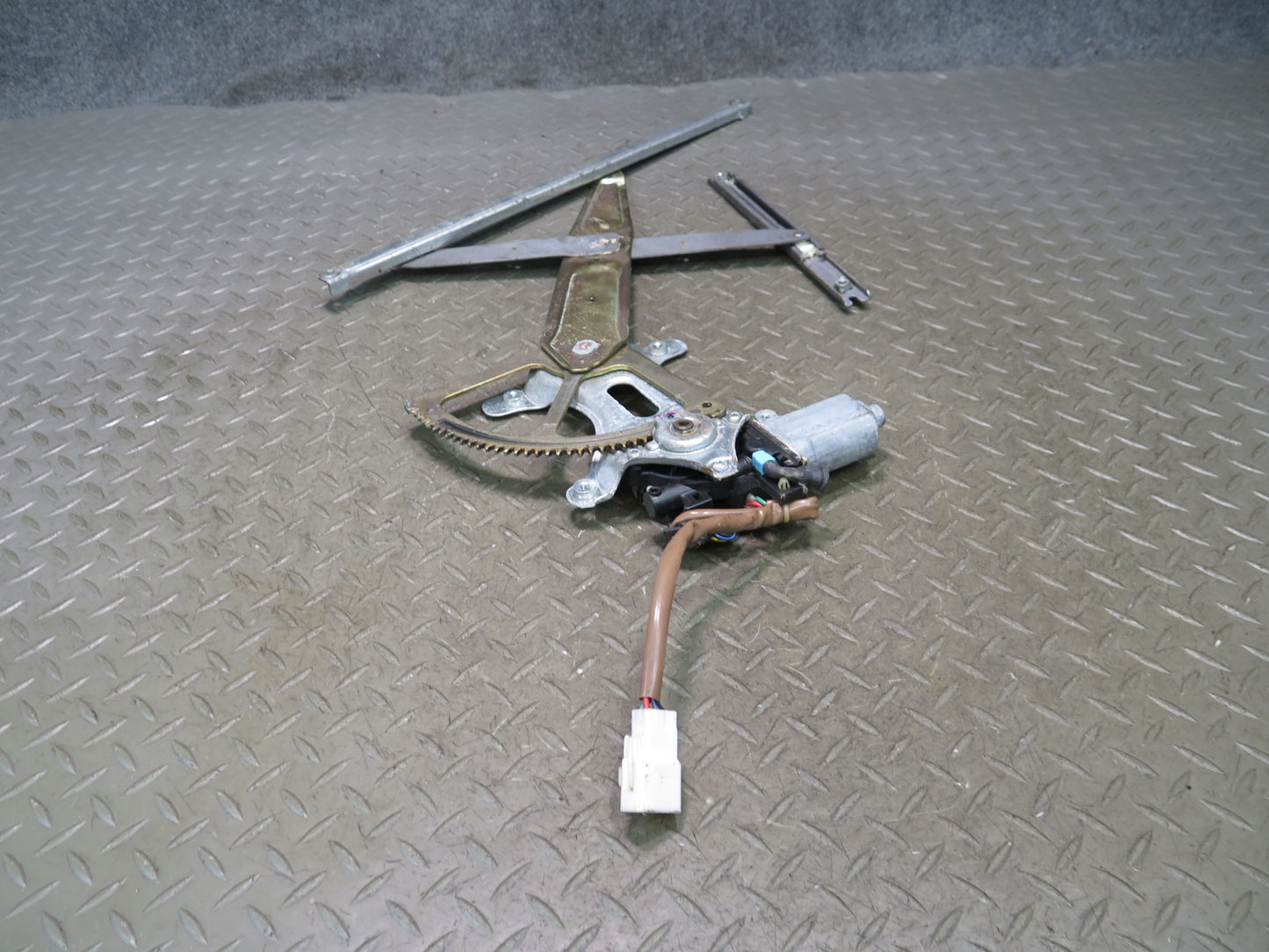 01-05 Lexus JCE10L IS300 Front Left Door Window Regulator w Motor OEM