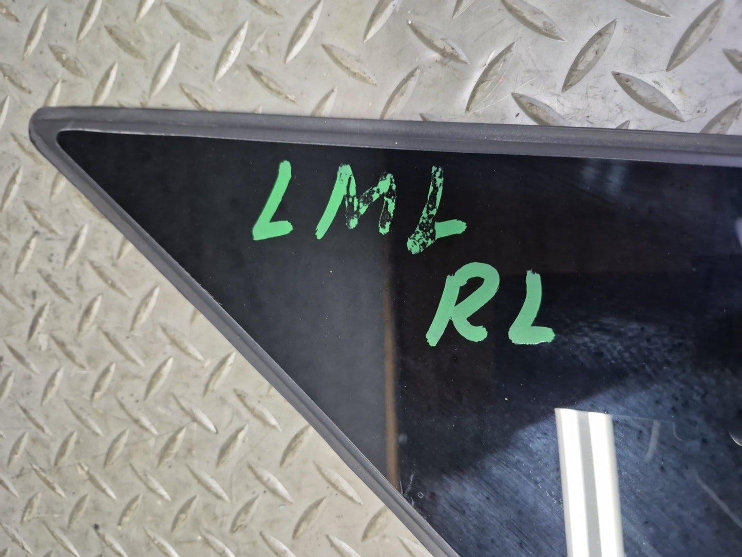 2012-2015 Mercedes W166 Ml-class Rear Left Quarter Glass Window