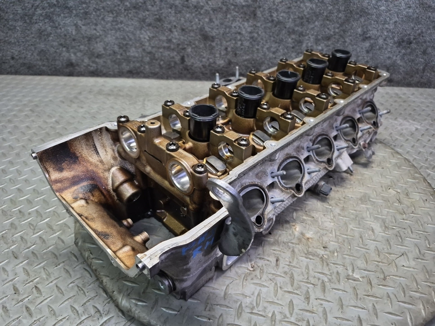 2006-2010 BMW E64 E63 M6 S85 V10 Engine Right Side Cylinder Head Assembly