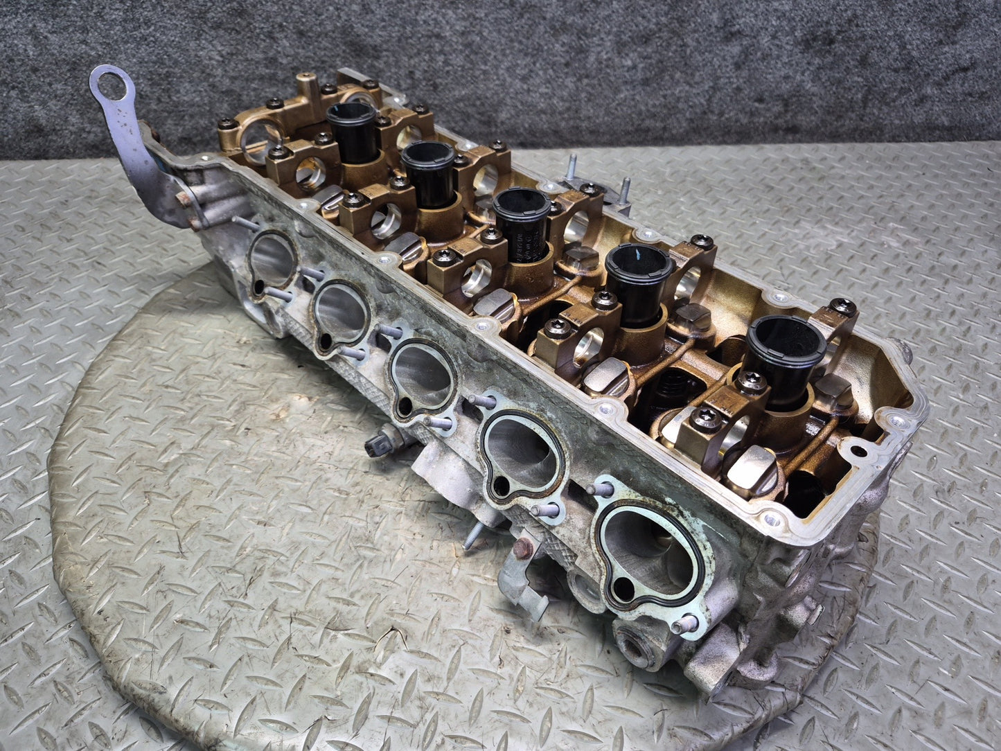 2006-2010 BMW E64 E63 M6 S85 V10 Engine Right Side Cylinder Head Assembly