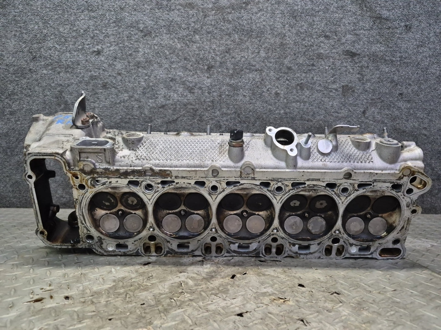 2006-2010 BMW E64 E63 M6 S85 V10 Engine Right Side Cylinder Head Assembly