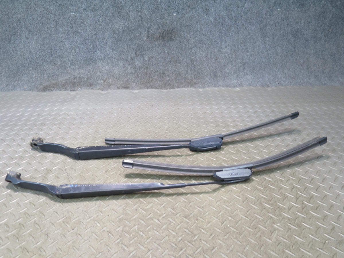 01-05 Lexus JCE10L IS300 Set of 2 Front Left & Right Windshield Wiper Arm OEM