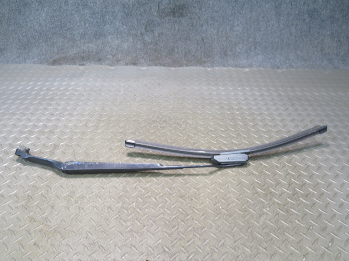 01-05 Lexus JCE10L IS300 Set of 2 Front Left & Right Windshield Wiper Arm OEM