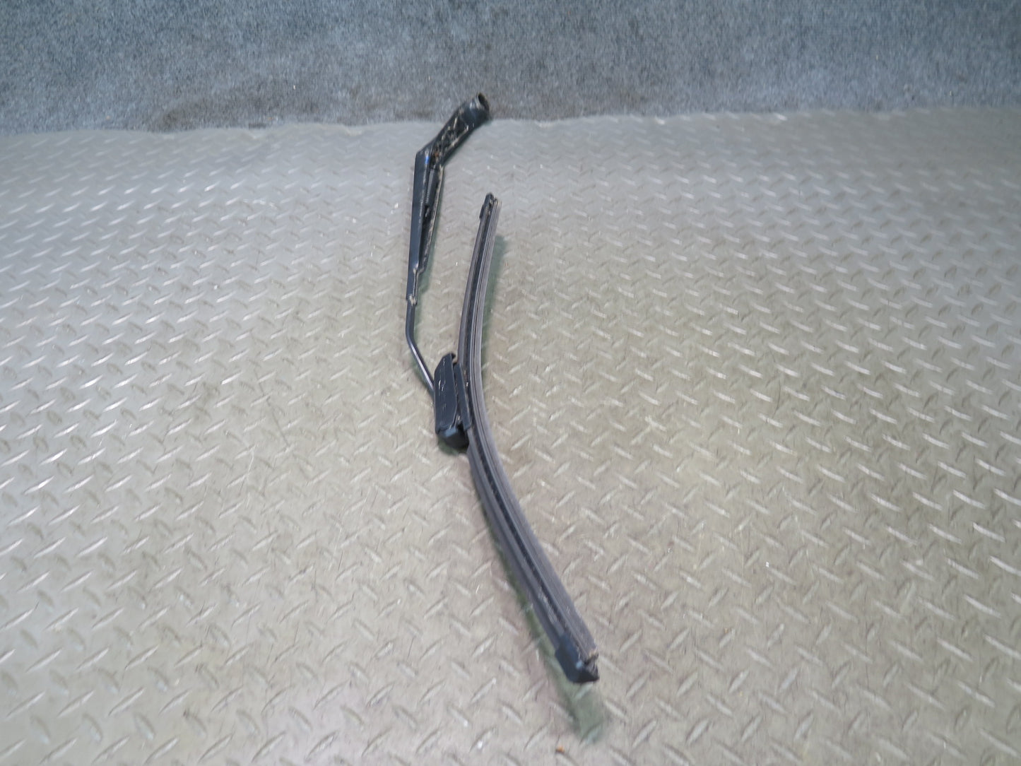 01-05 Lexus JCE10L IS300 Set of 2 Front Left & Right Windshield Wiper Arm OEM
