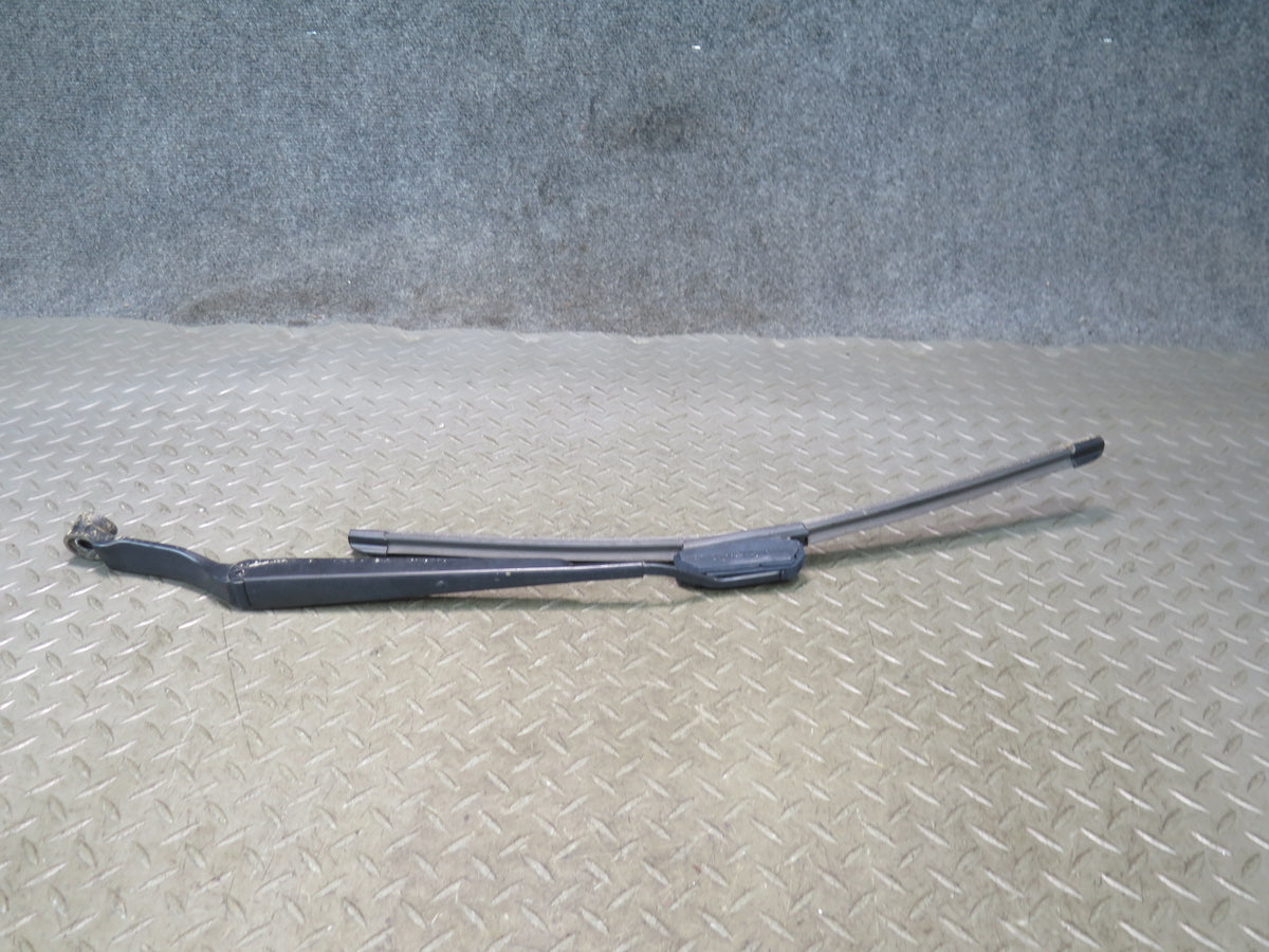 01-05 Lexus JCE10L IS300 Set of 2 Front Left & Right Windshield Wiper Arm OEM