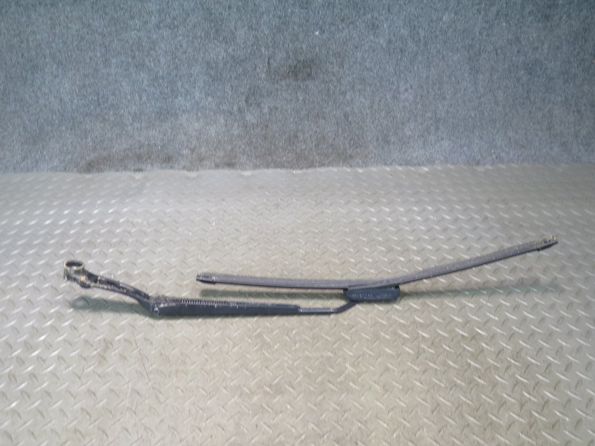 01-05 Lexus JCE10L IS300 Set of 2 Front Left & Right Windshield Wiper Arm OEM