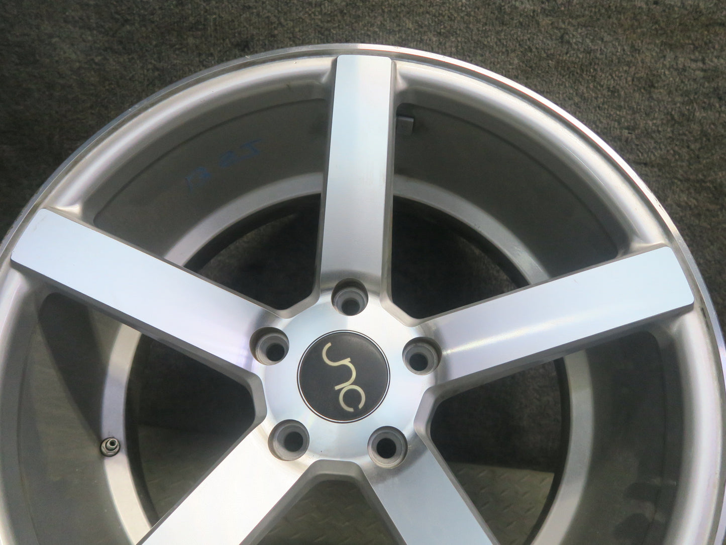 JNC JNC026 R18 18" Wheel Rim 18x9J ET32 5x120 Silver