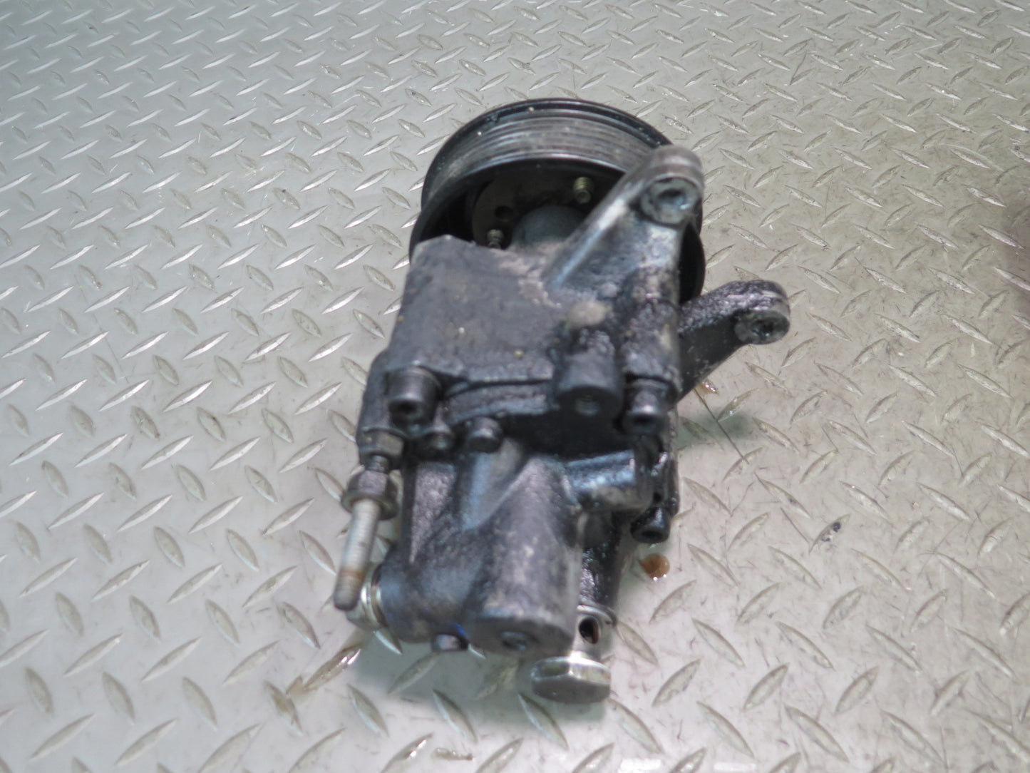 97-98 BMW E39 540i Power Steering Pump w Pulley OEM