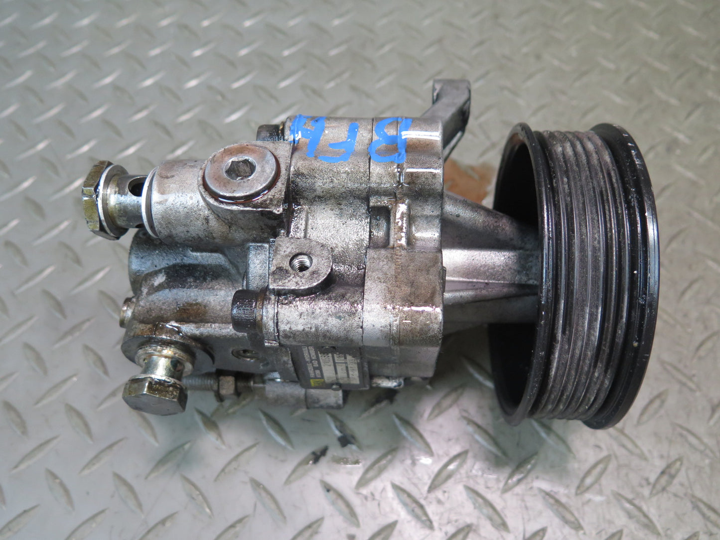 97-98 BMW E39 540i Power Steering Pump w Pulley OEM