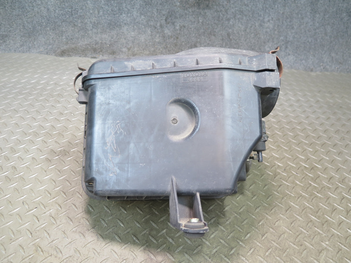 01-05 Lexus JCE10L IS300 Air Intake Cleaner Filter Box w MAF Sensor OEM
